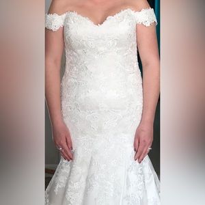 Essence of Australia wedding dress AND veil